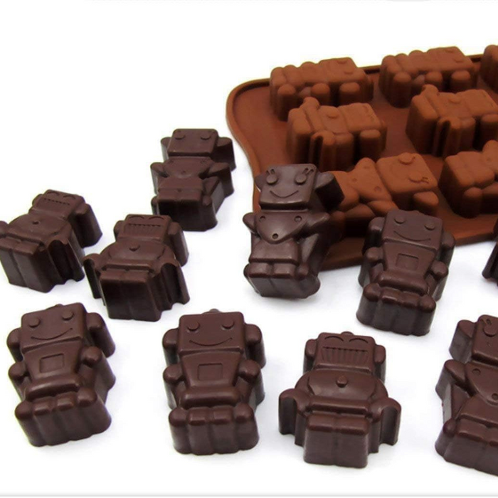 robot-shaped treats with Esslly’s 12-cavity food-grade silicone mould.