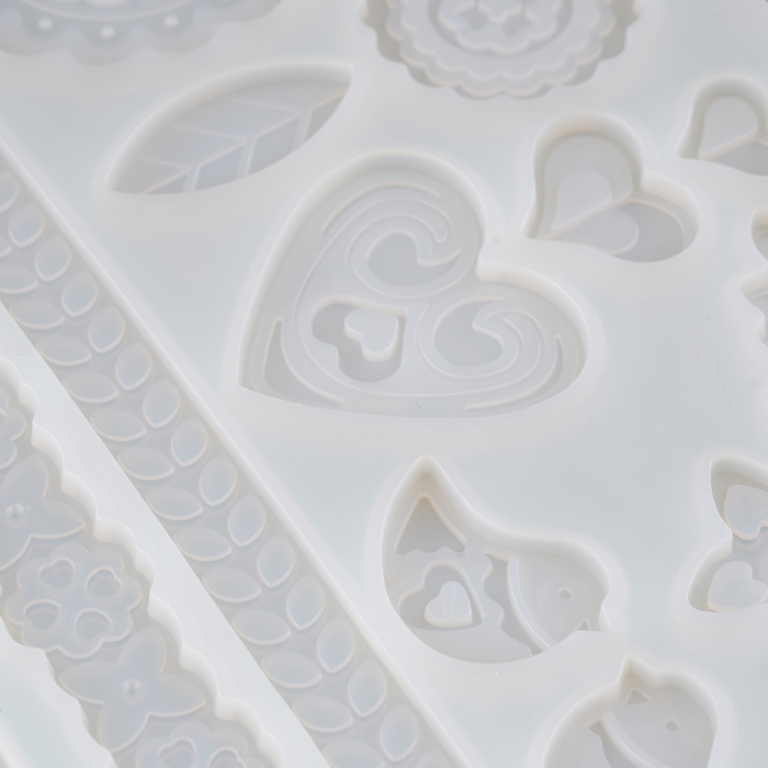 gemstone designs with Esslly’s Silicone Fondant Mould.