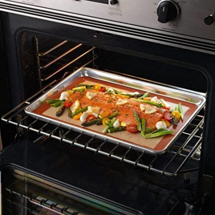  silicone baking pad, resistant to high temperatures, non-stick surface for easy cleanup, and anti-slip for stable use. 