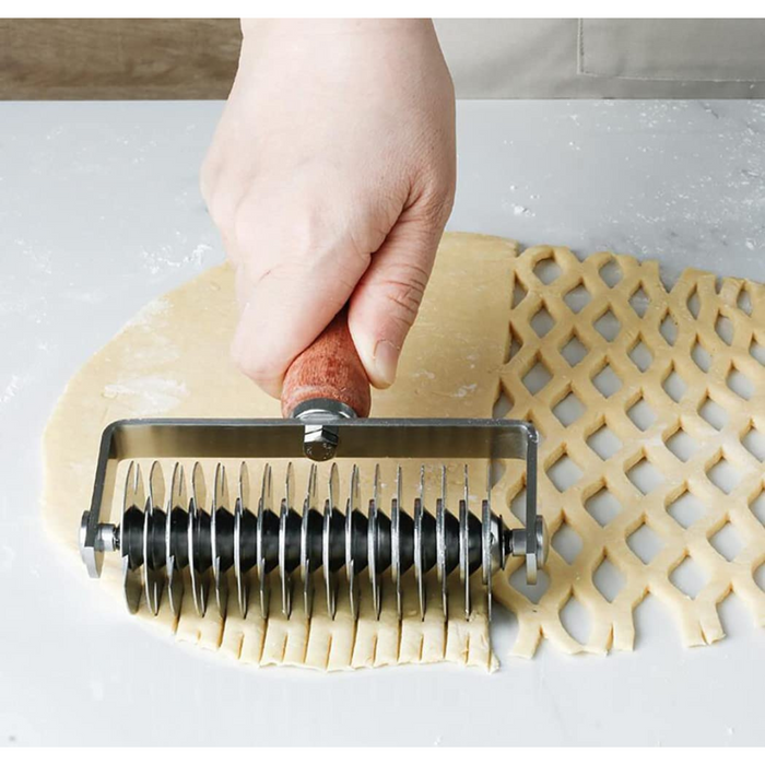 Stainless Steel Dough / Pie Crust Roller Cutter